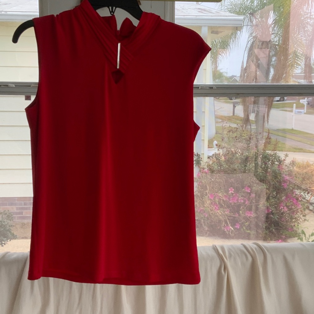Chic Red Sleeveless Blouse